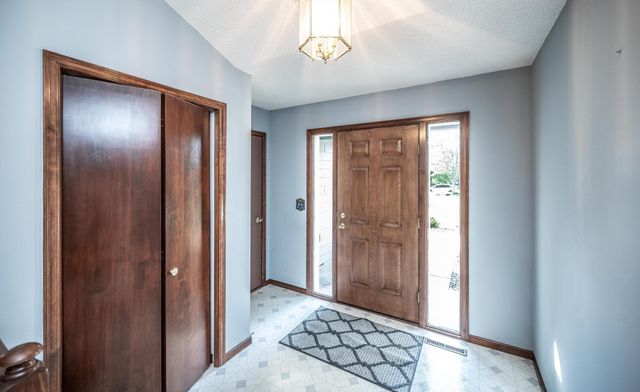 2508 Kennelly Place, Burnsville, MN 55337