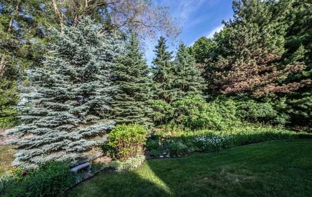 2508 Kennelly Place, Burnsville, MN 55337