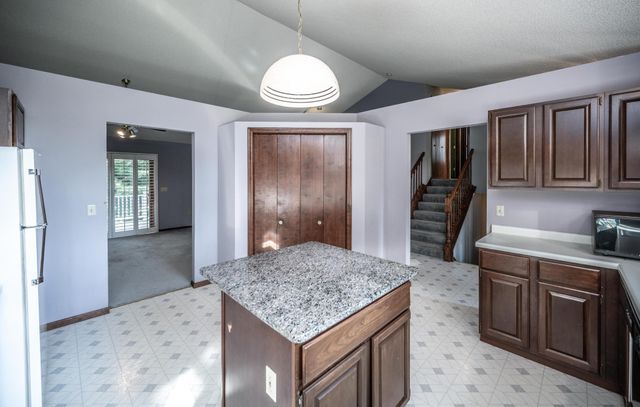 2508 Kennelly Place, Burnsville, MN 55337