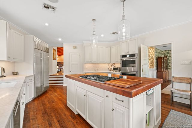 701 Ridgemont, Terrell Hills, TX 78209