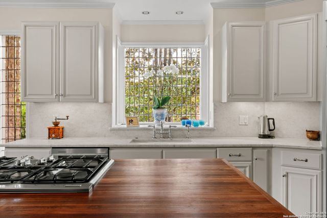 701 Ridgemont, Terrell Hills, TX 78209