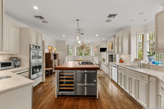 701 Ridgemont, Terrell Hills, TX 78209