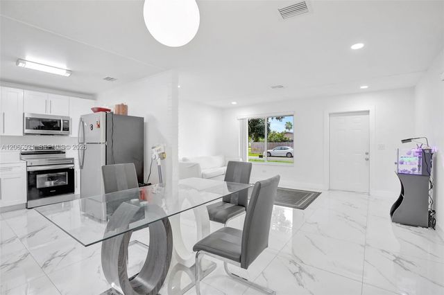 311 SW 68th Terrace, Pembroke Pines, FL 33023
