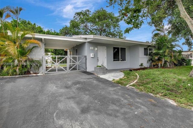 311 SW 68th Terrace, Pembroke Pines, FL 33023