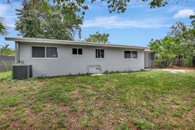 311 SW 68th Terrace, Pembroke Pines, FL 33023
