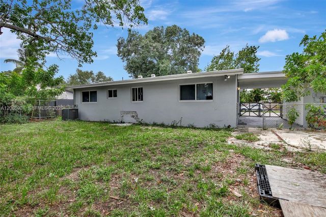 311 SW 68th Terrace, Pembroke Pines, FL 33023