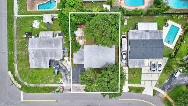 311 SW 68th Terrace, Pembroke Pines, FL 33023