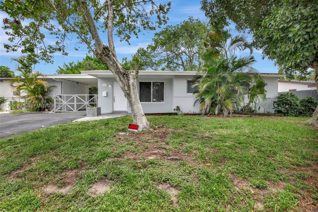 311 SW 68th Terrace, Pembroke Pines, FL 33023