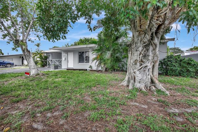 311 SW 68th Terrace, Pembroke Pines, FL 33023