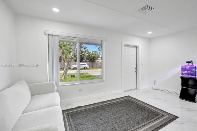 311 SW 68th Terrace, Pembroke Pines, FL 33023