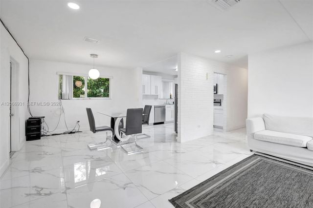 311 SW 68th Terrace, Pembroke Pines, FL 33023