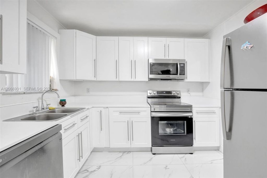 311 SW 68th Terrace, Pembroke Pines, FL 33023