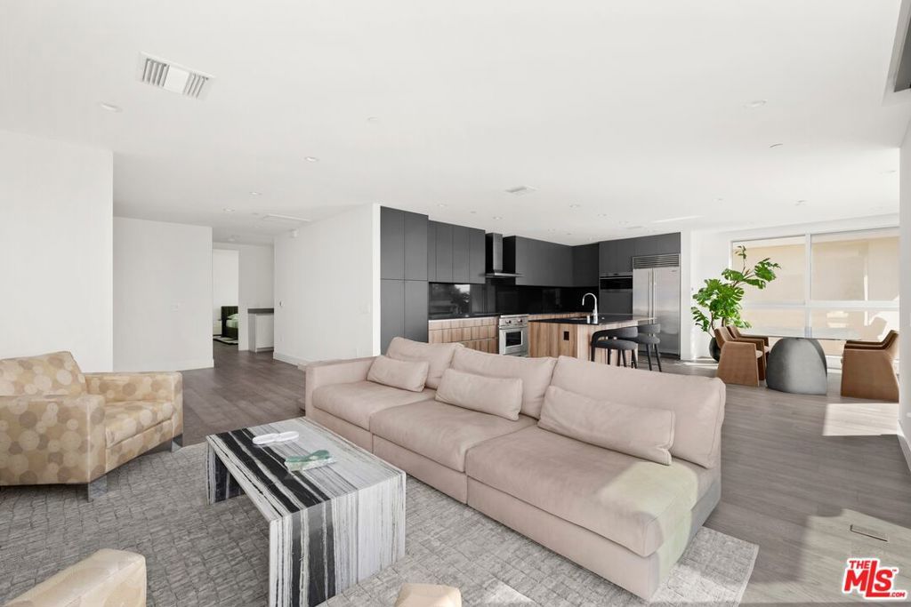 728 N Sweetzer Avenue 402, West Hollywood, CA 90069 — photo 2
