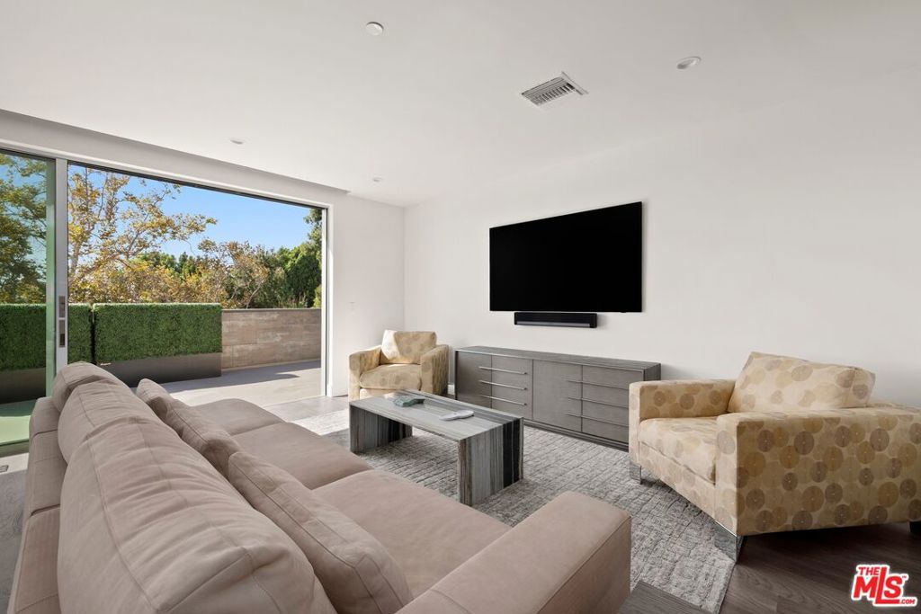 728 N Sweetzer Avenue 402, West Hollywood, CA 90069 — photo 4