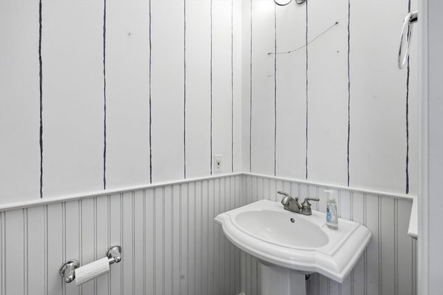 272 Aldrich St, Belchertown, MA 01007