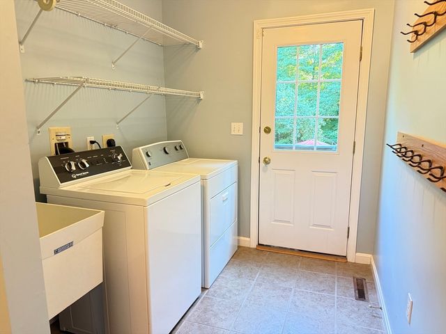 272 Aldrich St, Belchertown, MA 01007