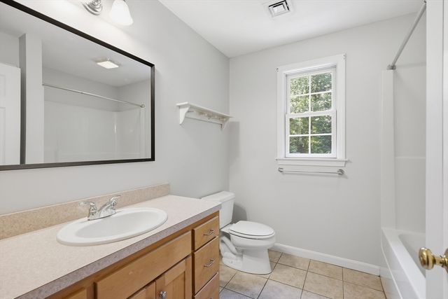 272 Aldrich St, Belchertown, MA 01007