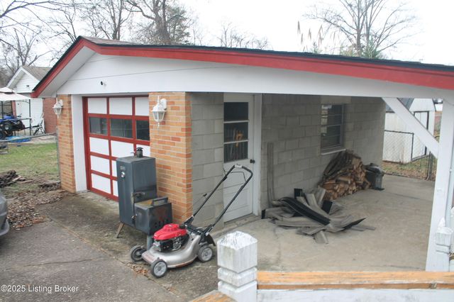 1534 Anna Ln, Louisville, KY 40216