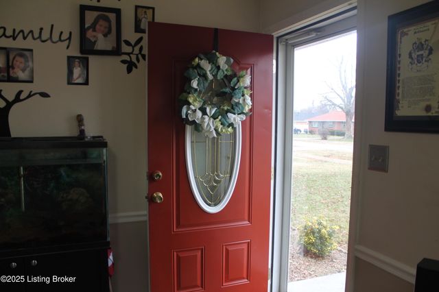 1534 Anna Ln, Louisville, KY 40216