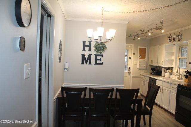 1534 Anna Ln, Louisville, KY 40216