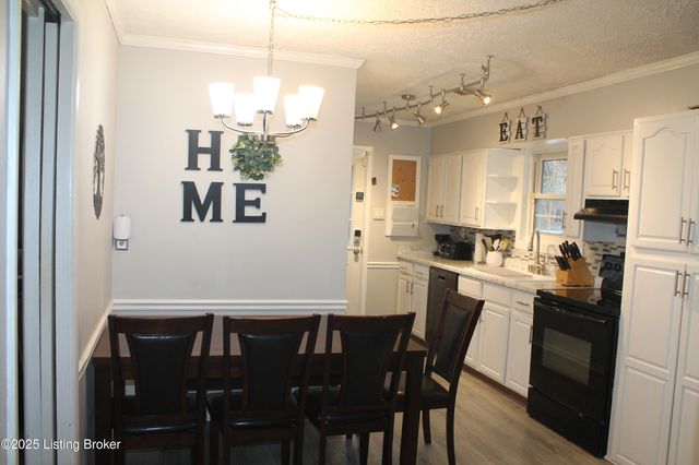 1534 Anna Ln, Louisville, KY 40216