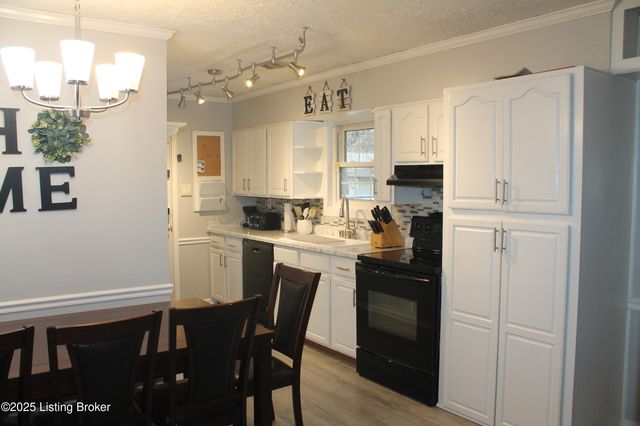 1534 Anna Ln, Louisville, KY 40216