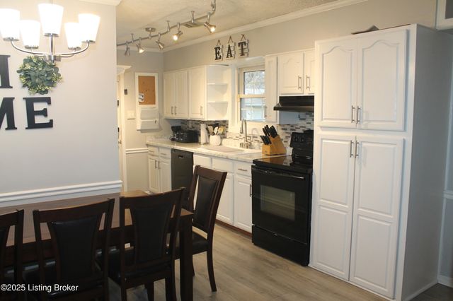 1534 Anna Ln, Louisville, KY 40216