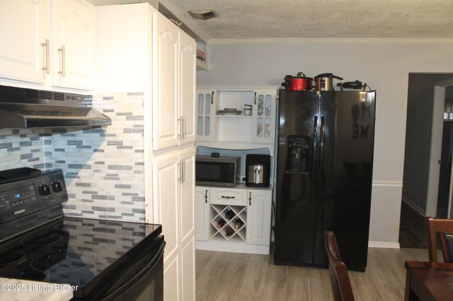 1534 Anna Ln, Louisville, KY 40216