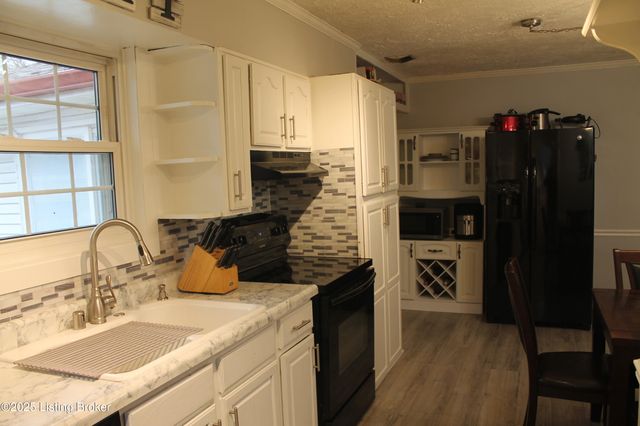 1534 Anna Ln, Louisville, KY 40216