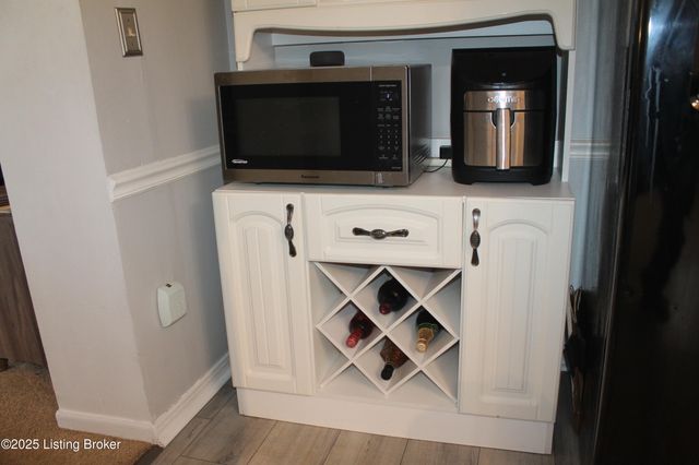 1534 Anna Ln, Louisville, KY 40216