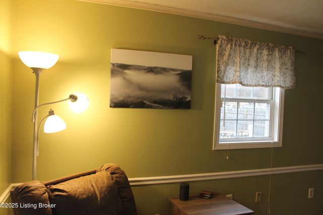 1534 Anna Ln, Louisville, KY 40216