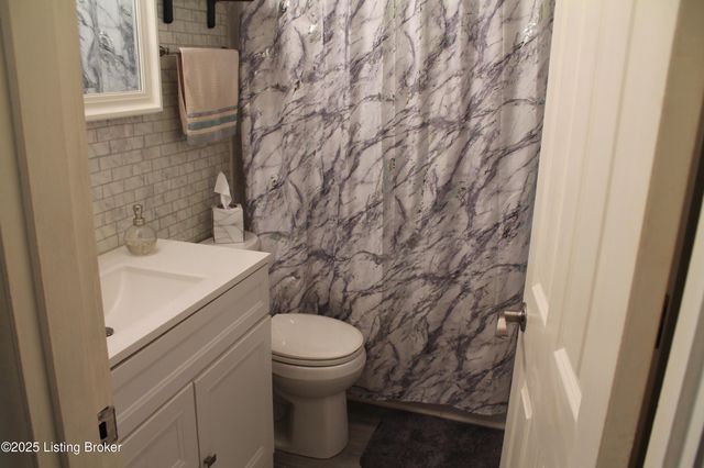 1534 Anna Ln, Louisville, KY 40216