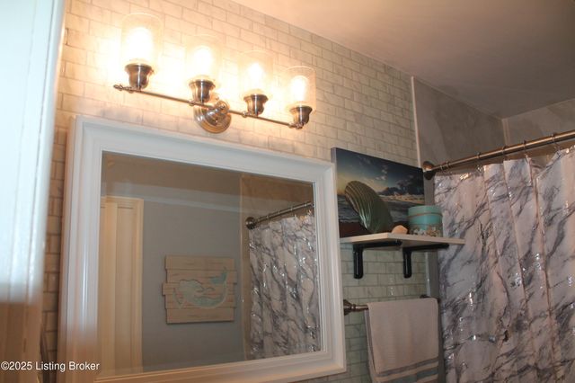 1534 Anna Ln, Louisville, KY 40216