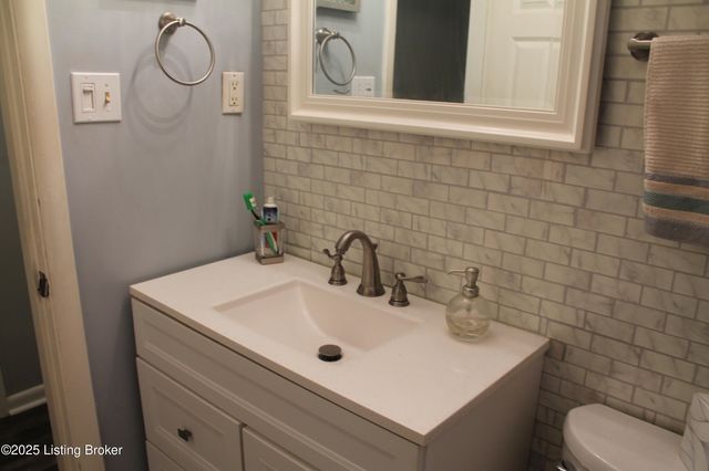 1534 Anna Ln, Louisville, KY 40216