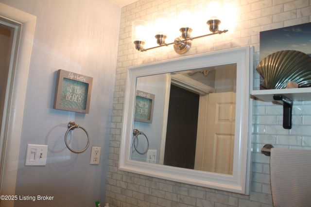 1534 Anna Ln, Louisville, KY 40216