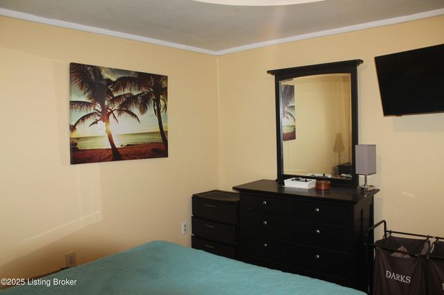 1534 Anna Ln, Louisville, KY 40216