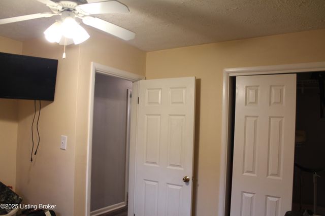 1534 Anna Ln, Louisville, KY 40216