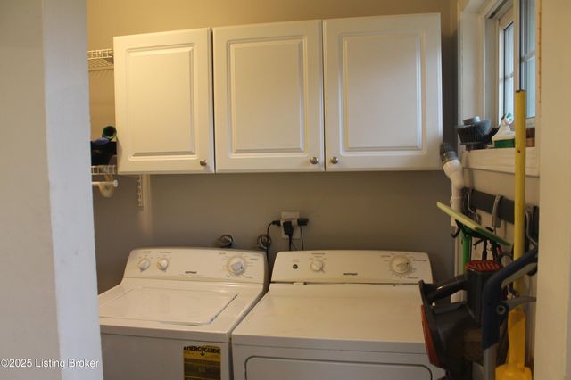 1534 Anna Ln, Louisville, KY 40216