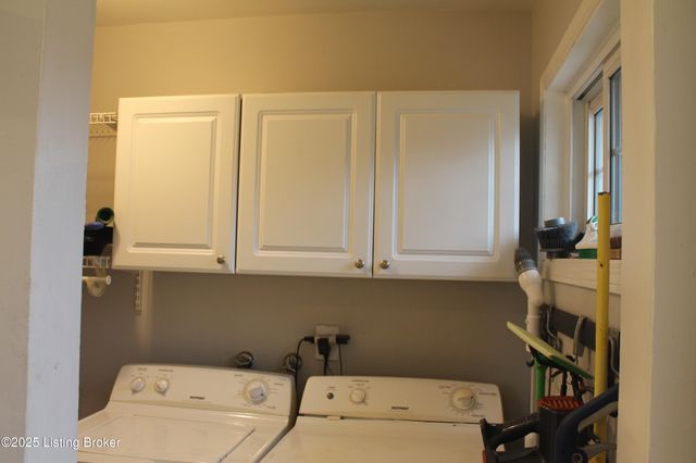 1534 Anna Ln, Louisville, KY 40216