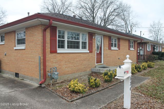 1534 Anna Ln, Louisville, KY 40216