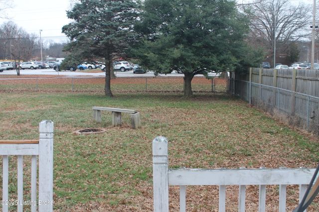 1534 Anna Ln, Louisville, KY 40216