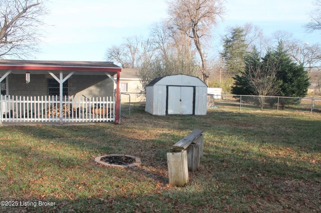 1534 Anna Ln, Louisville, KY 40216