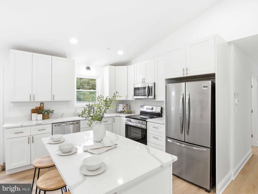 Image 11 of property listing at 683 SUNFLOWER CT, Westminster, MD 21157