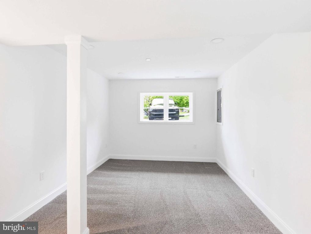 Image 28 of property listing at 683 SUNFLOWER CT, Westminster, MD 21157