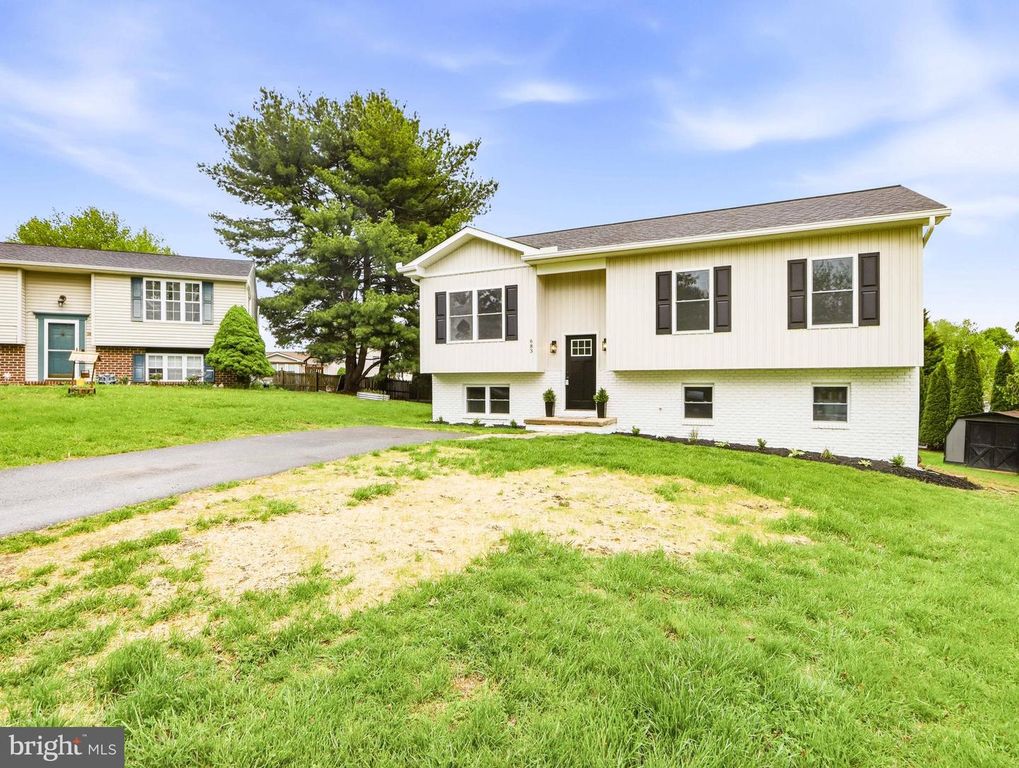 Image 3 of property listing at 683 SUNFLOWER CT, Westminster, MD 21157