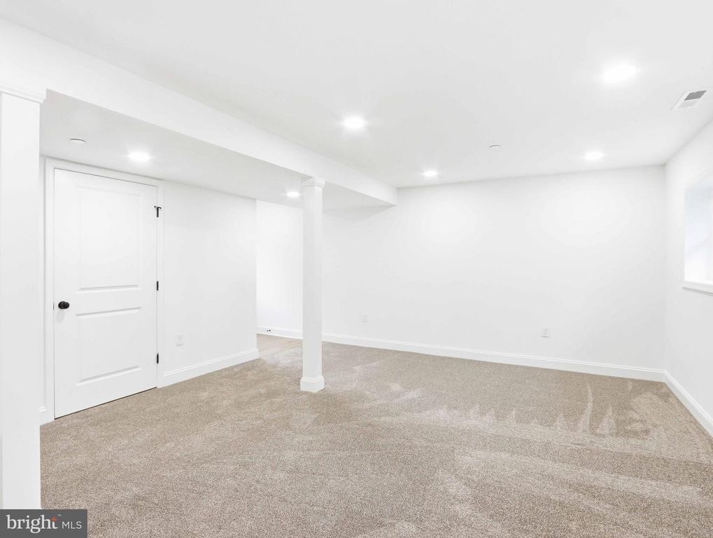 Image 34 of property listing at 683 SUNFLOWER CT, Westminster, MD 21157