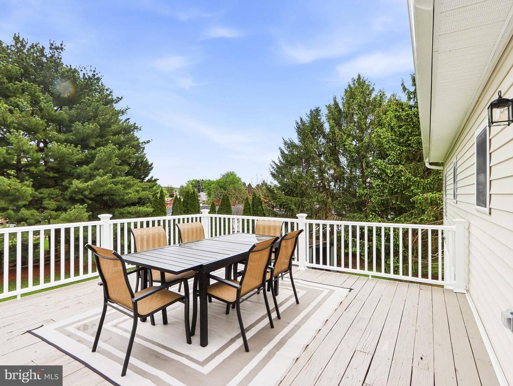 Image 36 of property listing at 683 SUNFLOWER CT, Westminster, MD 21157