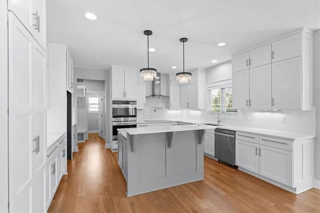 1744 NE Woodland Shores Lane, Lee's Summit, MO 64086