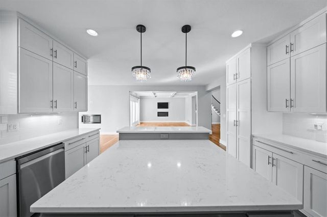 1744 NE Woodland Shores Lane, Lee's Summit, MO 64086