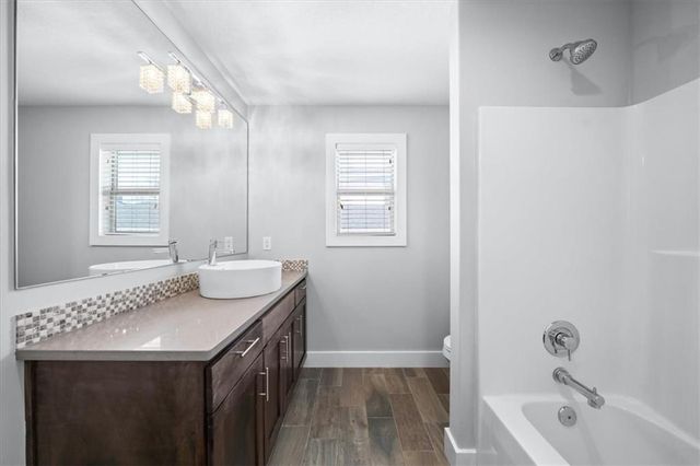 1744 NE Woodland Shores Lane, Lee's Summit, MO 64086